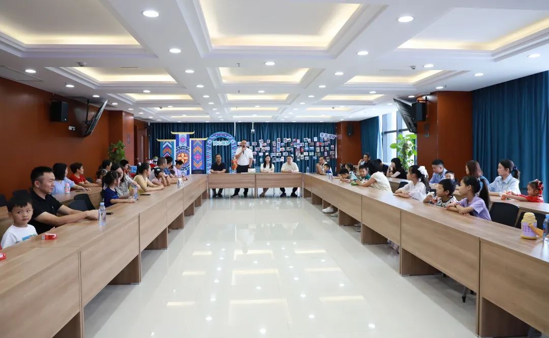 南寧礦業(yè)集團舉辦“同心筑夢·家風(fēng)潤礦·書香致遠(yuǎn)”主題活動